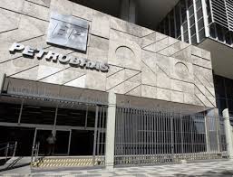 Petrobrás vai reajustar gasolina em 2,6% neste sábado