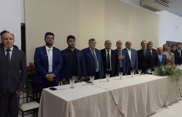 Em noite de gala Legislativo homenageia personalidades com Título de Cidadão Rio-Verdense 