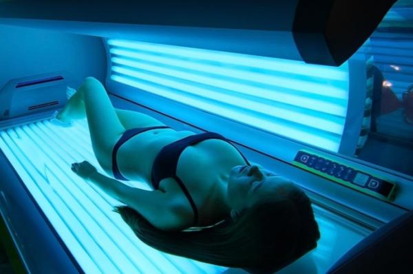 Dezembro Laranja chama atenção para o perigo do bronzeamento artificial