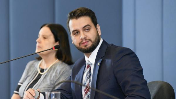 Moraes impõe prisão domiciliar para dez condenados por ‘trama golpista’