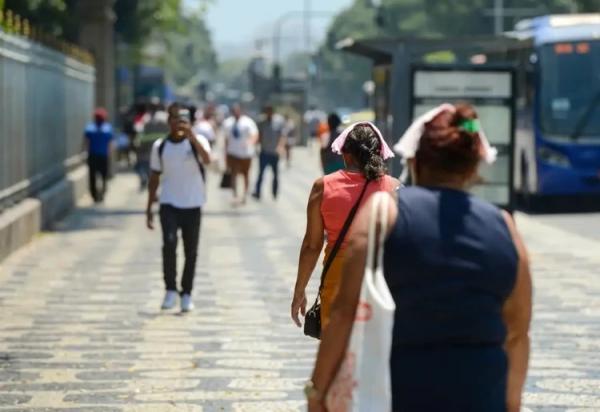 Oito estados do país seguem em alerta vermelho para altas temperaturas