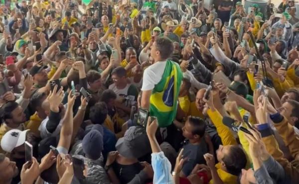 Nikolas reforça ato em Brasília e população apoia
