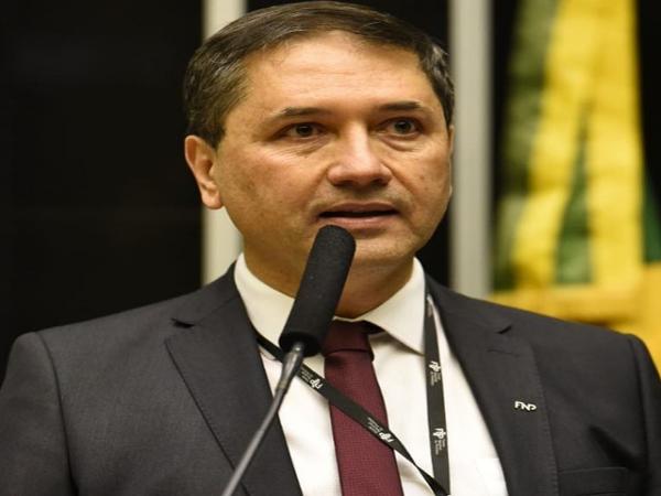 Frente de prefeitos alega risco fiscal no reajuste dos professores 