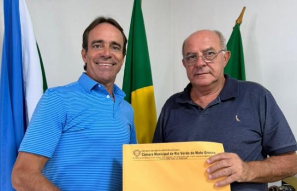 Vereador Flávio Brito solicita instalação de bebedouro e manutenção da ciclovia em Rio Verde