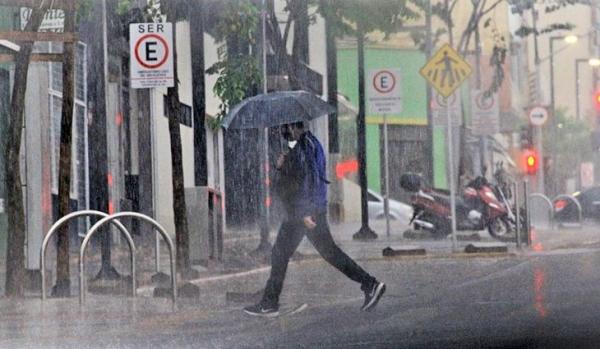 Segunda-feira de chuvas no MS