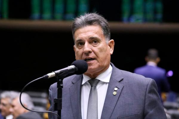 Deputado pede à PGR investigação de Alexandre de Moraes