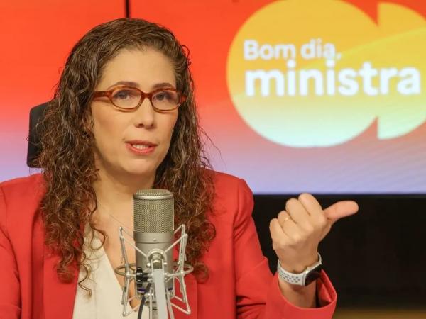 Ministra Esther Dweck nega ter sido chamada para vaga de Tabet