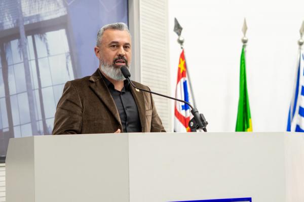 A fábrica de militantes disfarçada de escola