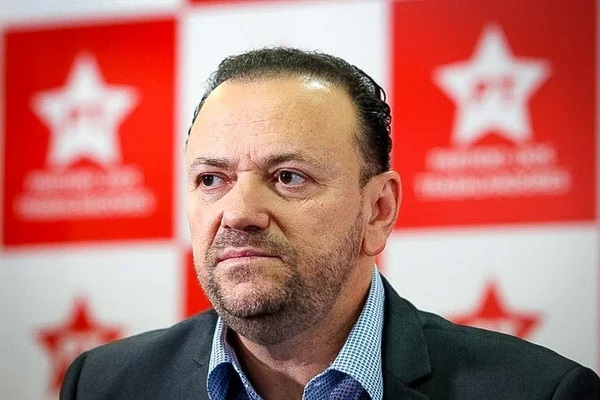 PT se pinta de antissistema