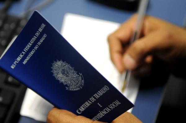 Desemprego real no Brasil pode chegar a 16,6%