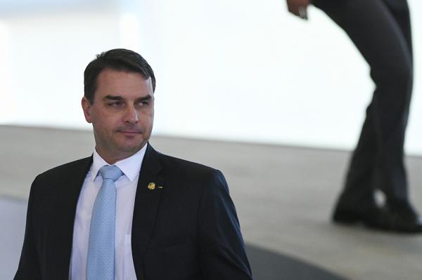 Flávio Bolsonaro monta time econômico e acena ao mercado