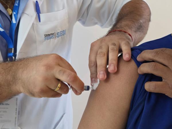 Sesi lança campanha para vacinar 18 mil trabalhadores da indústria