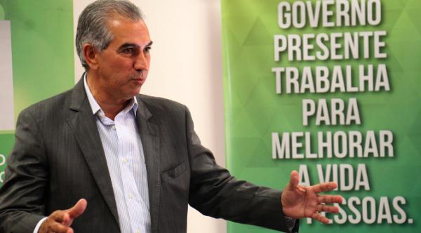 Azambuja entrega centro educacional e assina convênios para melhorar infraestrutura
