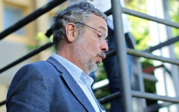 PT dá início a processo de expulsão de Palocci