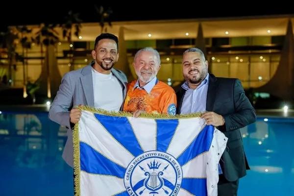 62% considera que homenagem a Lula foi propaganda antecipada