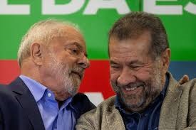 Ex-dirigentes do INSS delataram Carlos Lupi, ex-ministro de Lula