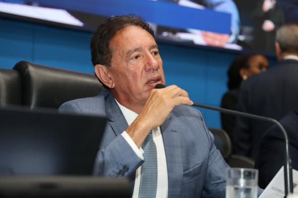Gerson Claro solicita construção de ponte de concreto sobre o Rio Indaiazão
