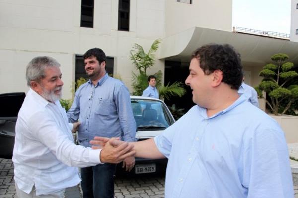 Oposição quer investigar repasses do milionário Lula para Lulinha