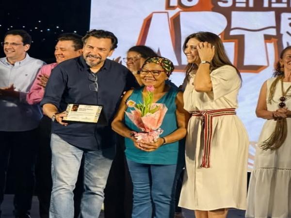 Marilde Ferreira é homenageada na abertura da Semana do Artesão