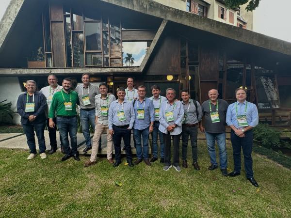 Prefeito Réus participa do evento Smart City 2026 em Curitiba