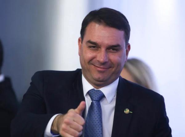 PL vê vantagem para Flávio após trocas estaduais