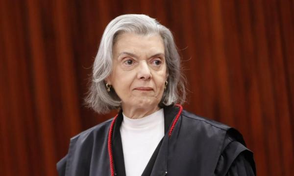 ‘Eu não faço nada errado’, afirma Cármen Lúcia