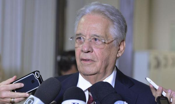 Justiça de SP determina interdição de FHC a pedido dos filhos