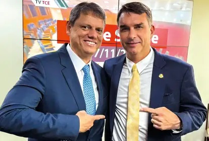 Flávio Bolsonaro pode vencer no 1º turno, afirma Tarcísio