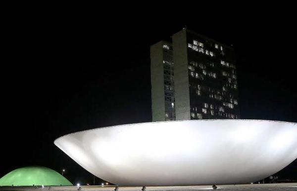 Reforma alivia dívidas dos partidos até com Lava Jato