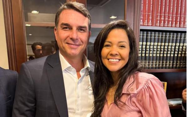 Flávio pode escolher vereadora evangélica como vice