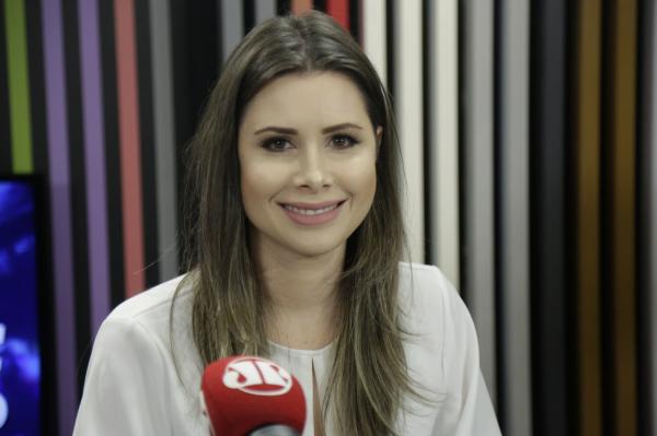 Carol De Toni questiona passeio de Lula na Europa