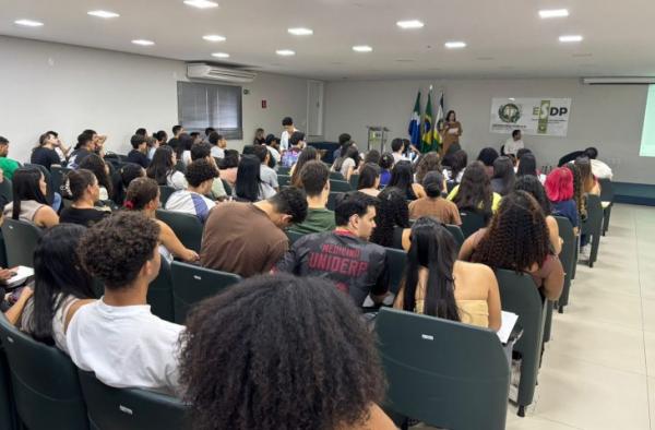 Governo amplia vagas e convoca 750 novos estudantes para receber bolsas de estudo