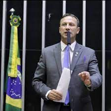Sanderson aciona TCU para investigar uso de R$4,5 mi em acervo privado de Lula