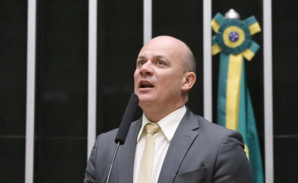 Líder da oposição pede rejeição de Messias no STF