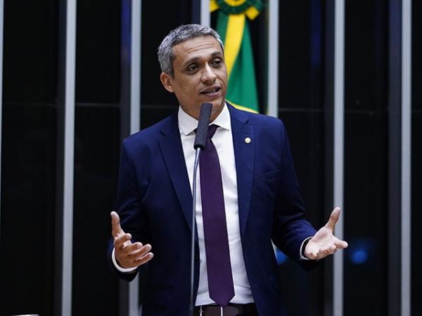 Gayer vai recorrer a Motta contra a taxa das blusinhas