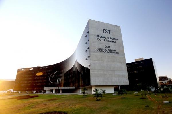 Presidente ‘vermelho’ do TST recebeu quase meio milhão de reais em três meses