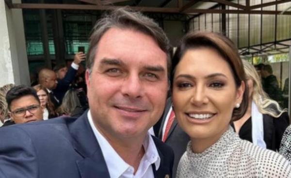 Jair Bolsonaro dobra aposta em Flávio e descarta lançar Michelle