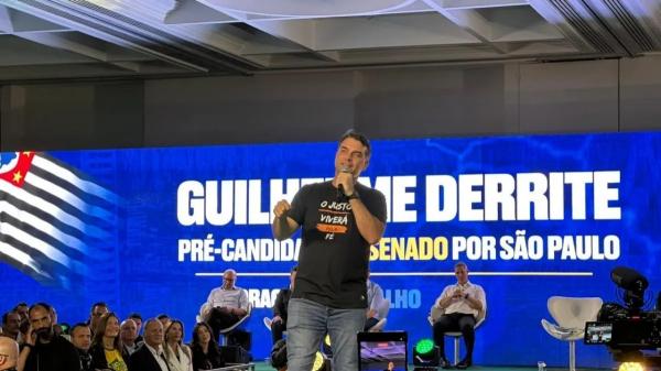 Flávio Bolsonaro promete subir rampa do Planalto com condenados do 8/1