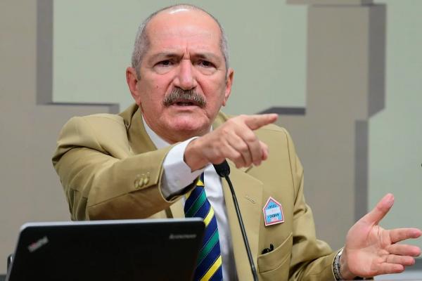 Candidatura de Joaquim Barbosa é uma afronta, diz Aldo Rebelo