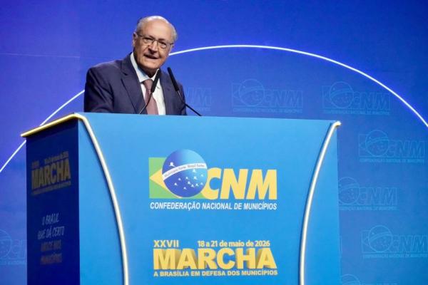 Alckmin é vaiado na abertura de evento com prefeitos em Brasília