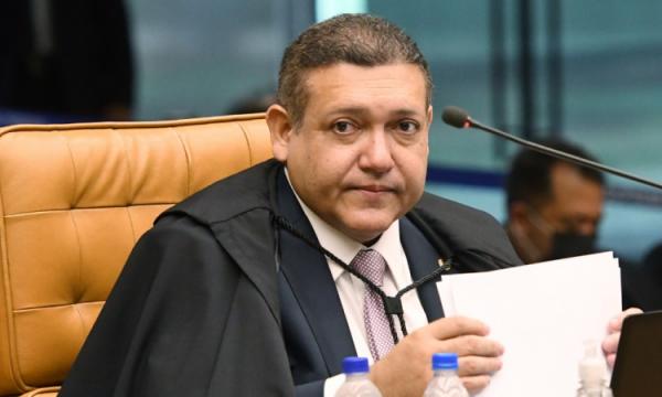 Nunes Marques analisa ação contra pesquisa sobre Flávio