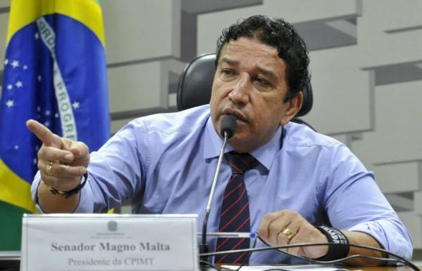 Magno Malta aciona CNJ após juiz condenar pais por ensino em casa