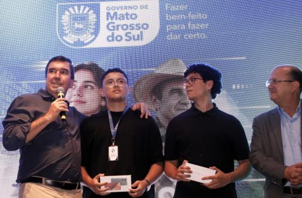 Governo de MS vai oferecer inteligência artificial nas escolas e criar CEP Rural