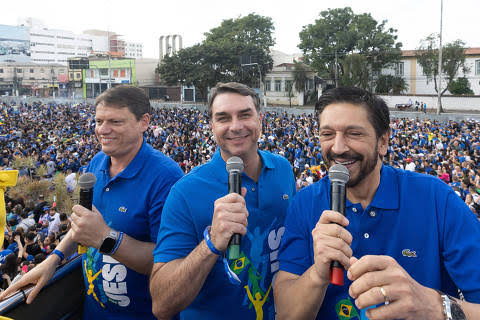 “Essa guerra é espiritual”, diz Flávio na Marcha para Jesus