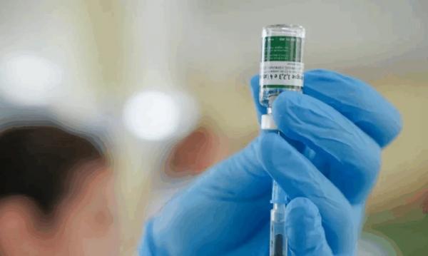 Após mortes, governo suspende vacina da dengue do Butantan