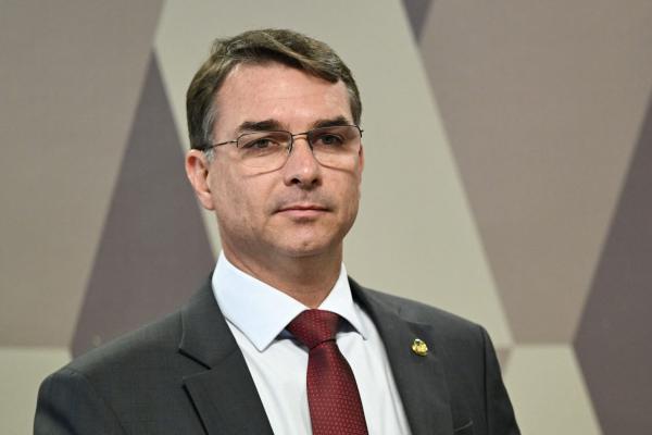 Flávio sinaliza mulher na Economia e reforça busca por vice feminina na economia