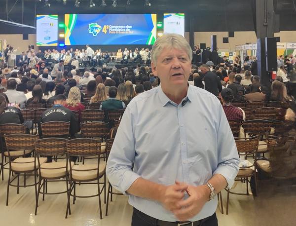 Verruck prestigia evento que reúne prefeitos e destaca a força do municipalismo