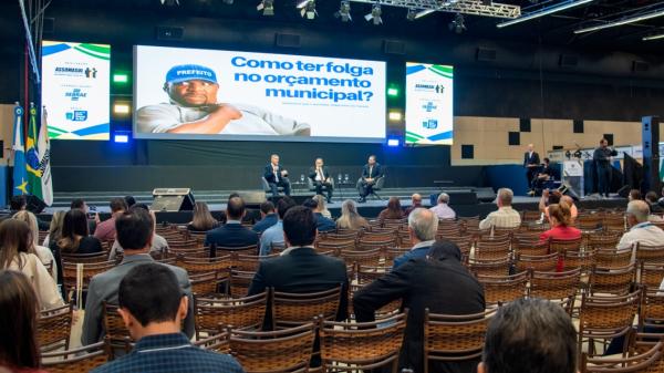 TCE-MS contribui para debates sobre arrecadação, saúde e governança no segundo dia do Congresso dos Municípios
