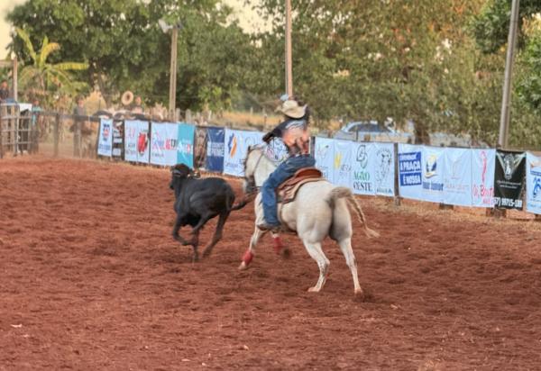 Team Roping reúne competidores e consagra campeões