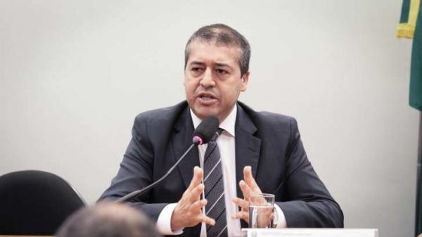 Nova lei: ministro diz que mais de 3 mil sindicatos desaparecerão